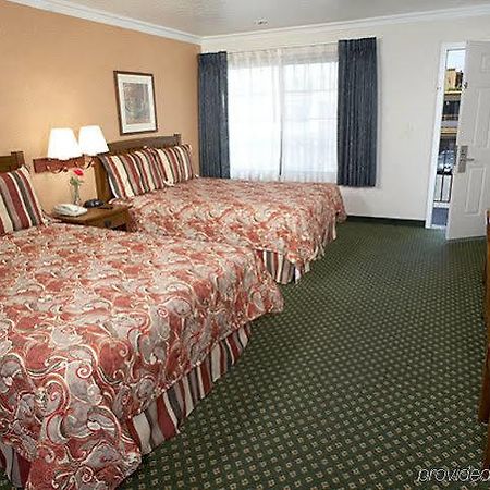 Park Vue Inn Anaheim Room photo