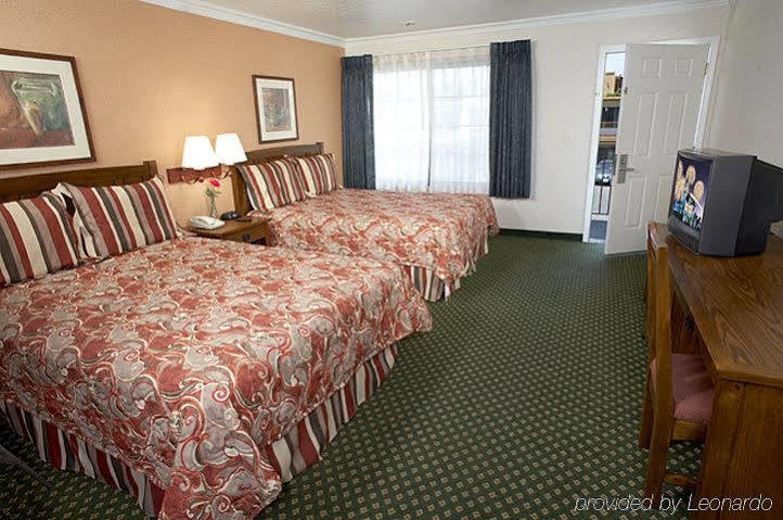 Park Vue Inn Anaheim Room photo